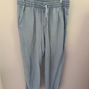 GAP Light Wash Elastic Waist Cropped Jeans
